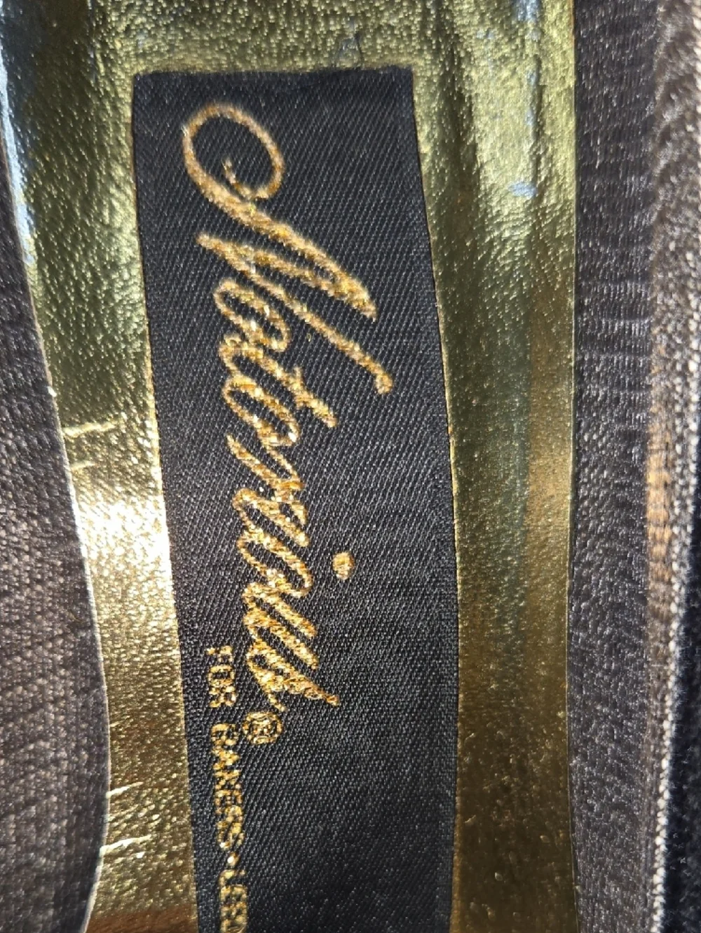 Vintage Notorious heels for Bakers-Leeds . Women's Black Suede with Gold Insole - Picture 2 of 9